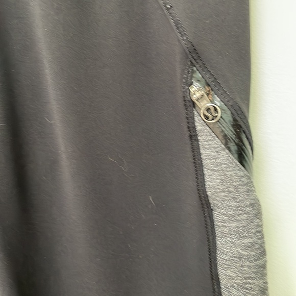 Lululemon crop leggings 6 - Picture 3 of 9